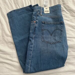 NWT Levi’s ribcage straight ankle size 30
